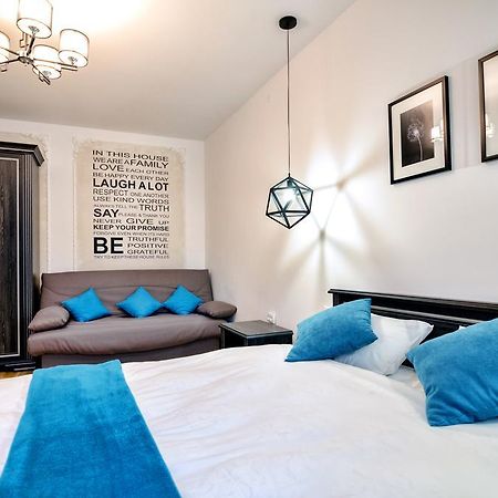Stylish Apartment. Heart Of The City Лвив Екстериор снимка