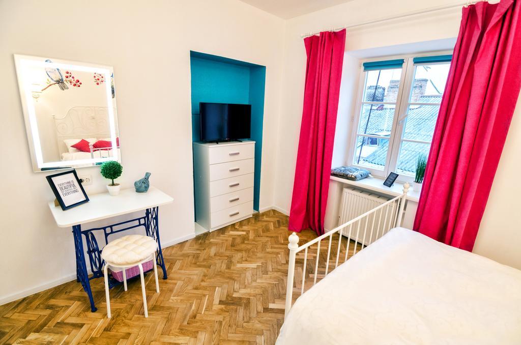 Stylish Apartment. Heart Of The City Лвив Екстериор снимка